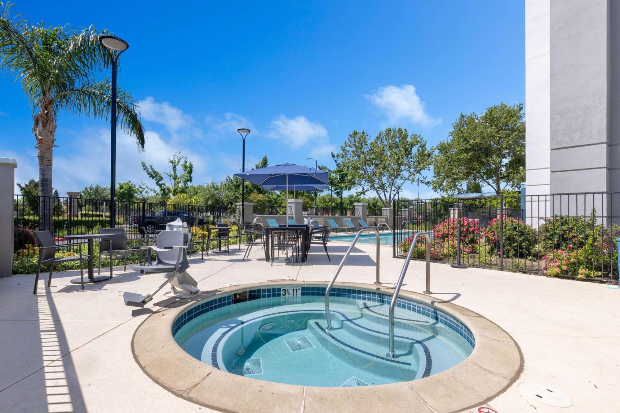 Hampton Inn & Suites Yuba City Exterior photo